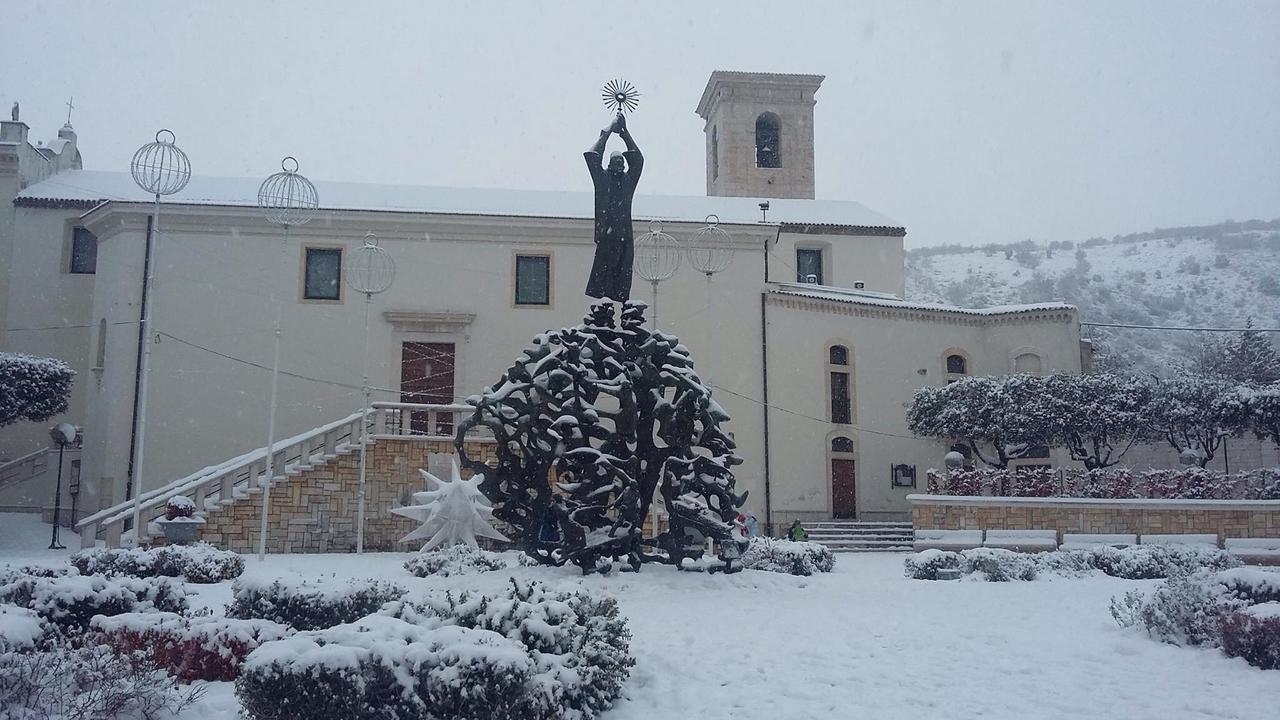 Hotel Di Cosmo San Giovanni Rotondo Exterior foto